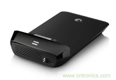 Thunderbolt高速傳輸接口可轉換成SATA接口，連接2.5寸硬盤產(chǎn)品