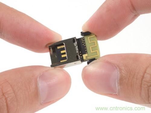 很漂亮的小東西，金屬的USB插頭