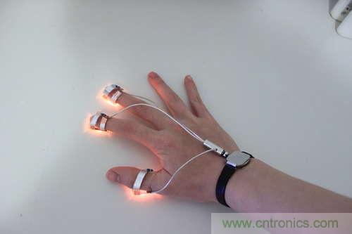 LED多點(diǎn)觸控手套DIY：把各部分焊接起來，測(cè)試