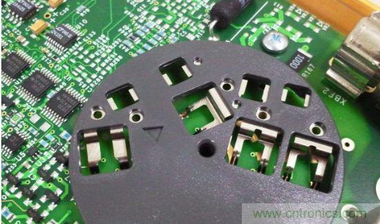 拆萬(wàn)用表中的的&ldquo;蘋(píng)果&rdquo; Fluke 287