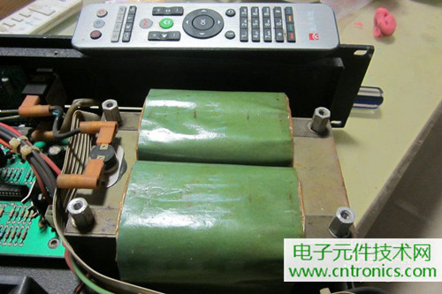 用料很給力！專業(yè)后級功放美國高峰FA1201拆解