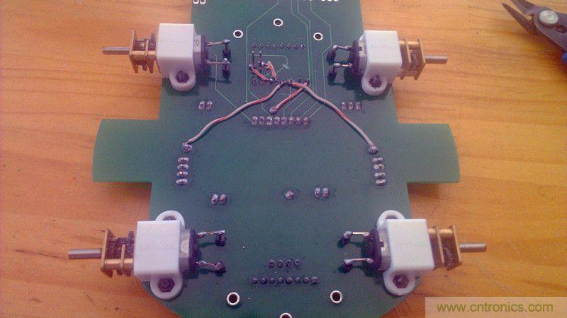 牛人力作！PCB版藍(lán)牙智能小車DIY