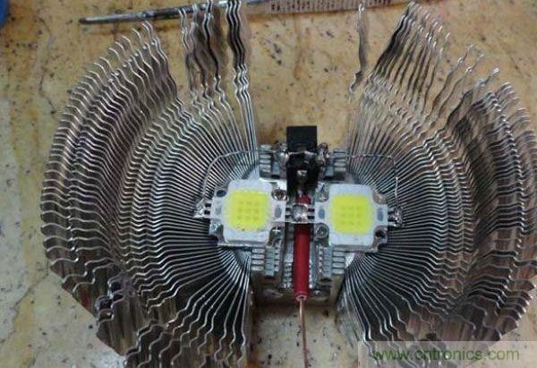 變廢為寶！風扇散熱器變身山寨LED燈