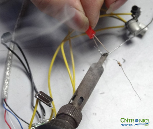 達(dá)人創(chuàng)意DIY:無(wú)線2.4G音頻收發(fā)器