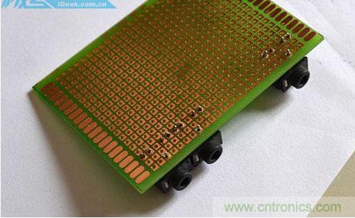 DIY：自制超炫音頻分配器，實(shí)現(xiàn)音箱共用