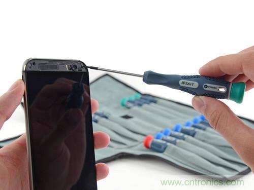 牛人強(qiáng)拆！新HTC One(M8)真機(jī)精密做工難修理