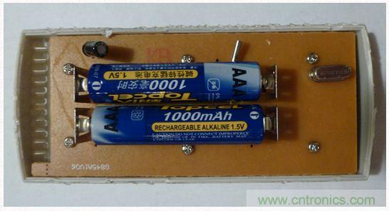 圖3：兩個(gè)傳統(tǒng)的AAA可充電堿性電池。