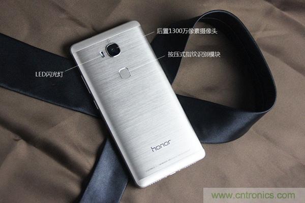 2015年9款千元智能手機橫評：誰才是紅海霸主？