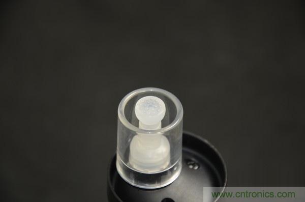 只有奶瓶大小的閃電去漬小神器 &mdash;&mdash;海爾咕咚手持式洗衣機(jī)