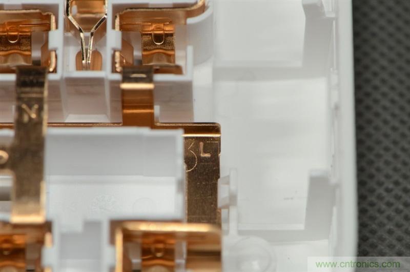 做工怒贊 神秘芯片！小米智能插線板拆解、評測