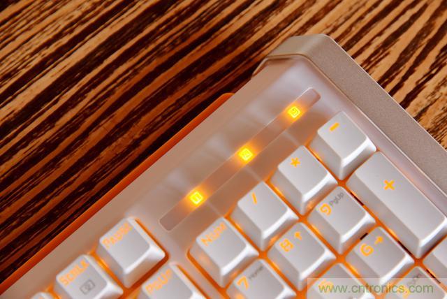 左手寫愛，右手寫他&mdash;&mdash;從此鍵盤鼠標不分家！