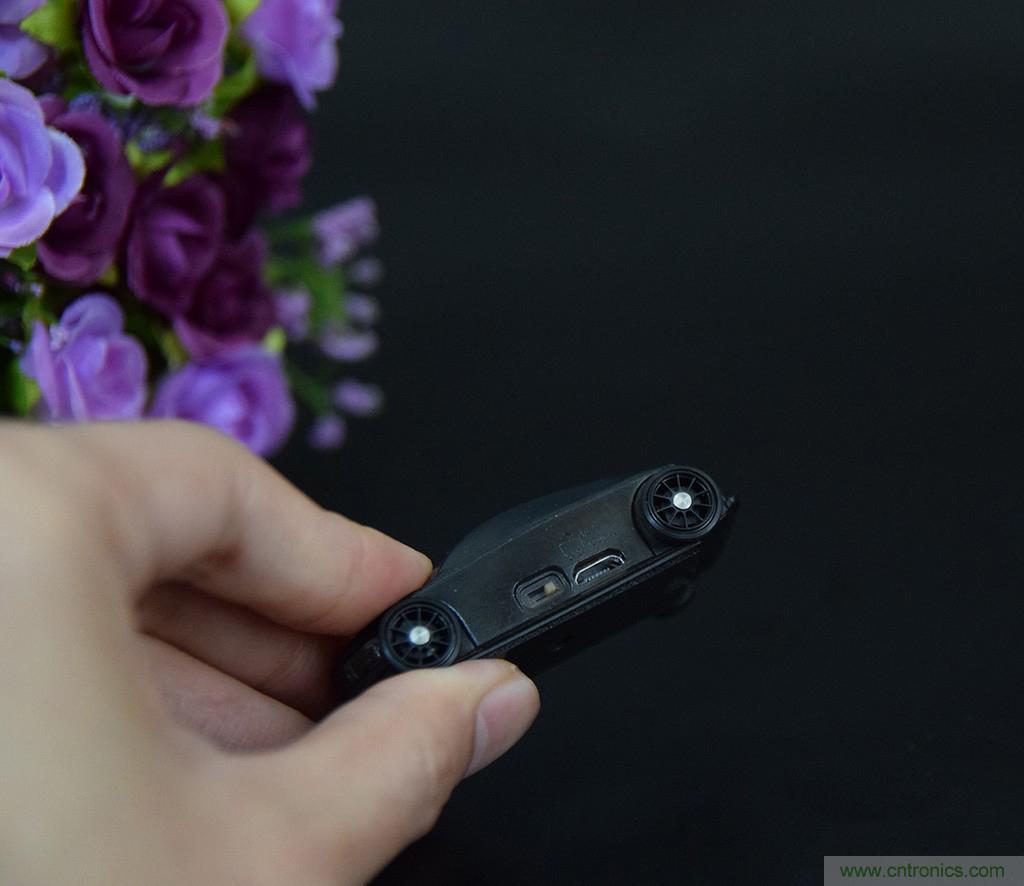 虛擬與現(xiàn)實(shí)相結(jié)合的飛車(chē)游戲，讓你體驗(yàn)速度與激情的碰撞！