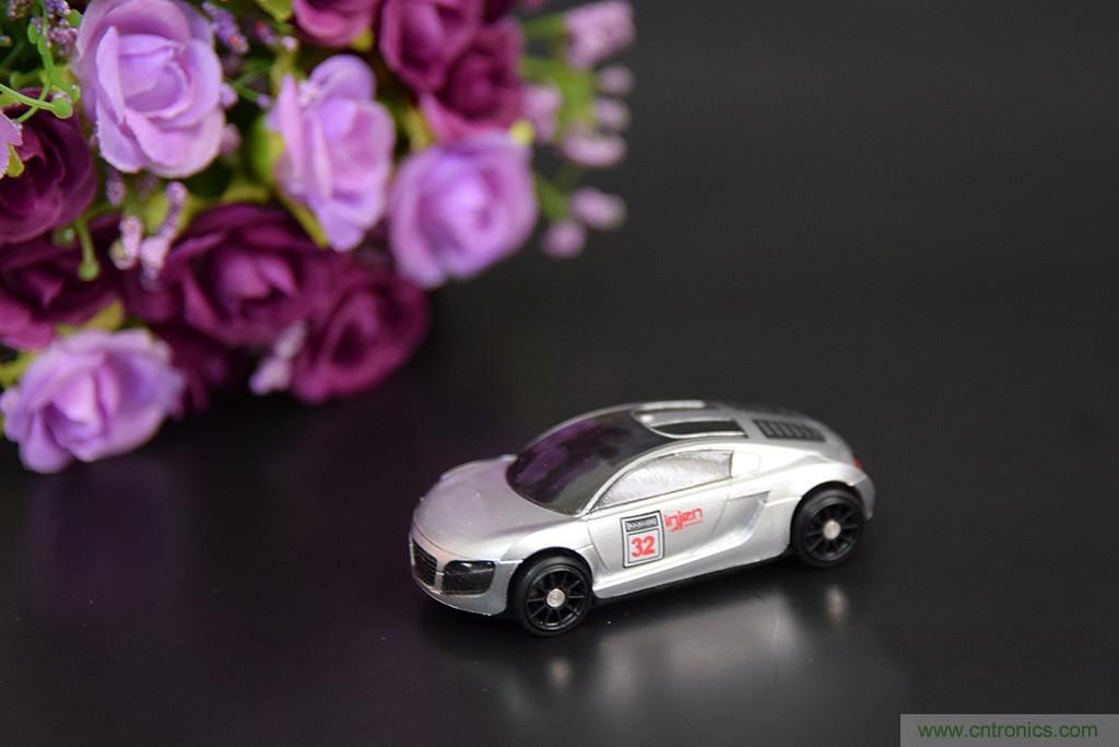 虛擬與現(xiàn)實(shí)相結(jié)合的飛車(chē)游戲，讓你體驗(yàn)速度與激情的碰撞！