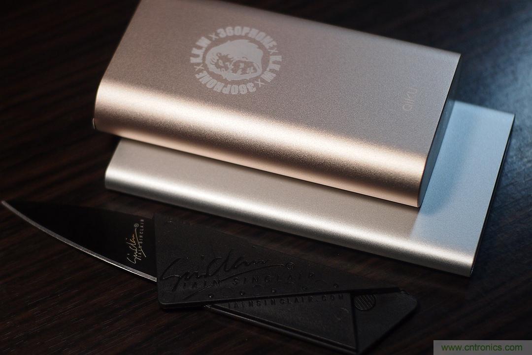 移動(dòng)電源也玩雙引擎？快到你想象不到