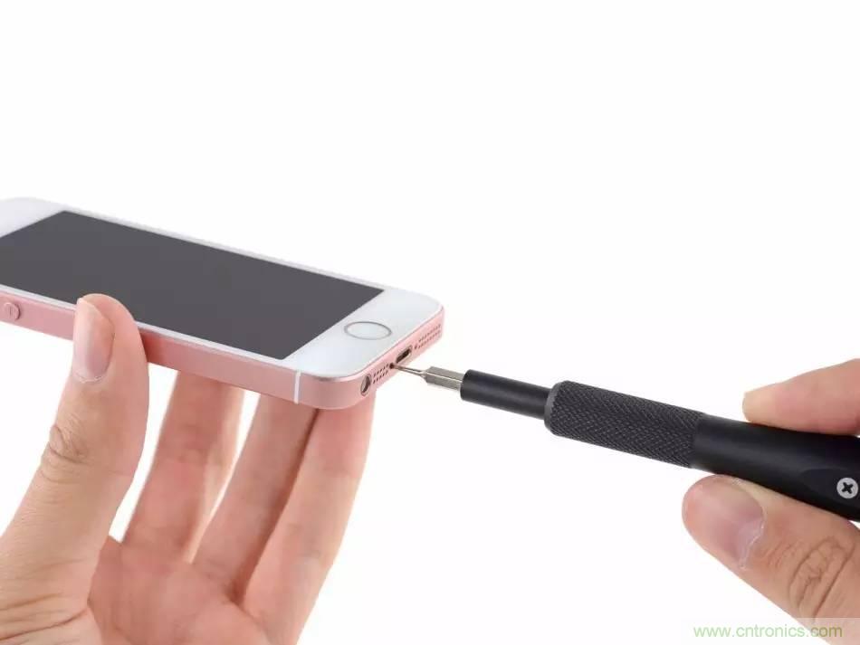 有什么地方?jīng)]有變？iPhone SE真機(jī)拆解