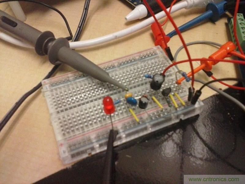 帶開關(guān)轉(zhuǎn)換器的8位MCU如何減少成本和電路板空間？