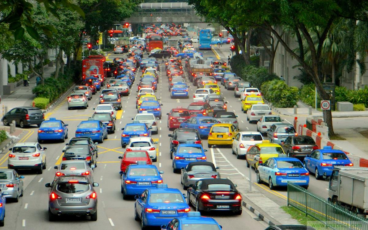 當(dāng)我們?cè)谡務(wù)撟詣?dòng)駕駛時(shí)，我們到底在談?wù)撌裁矗? width=