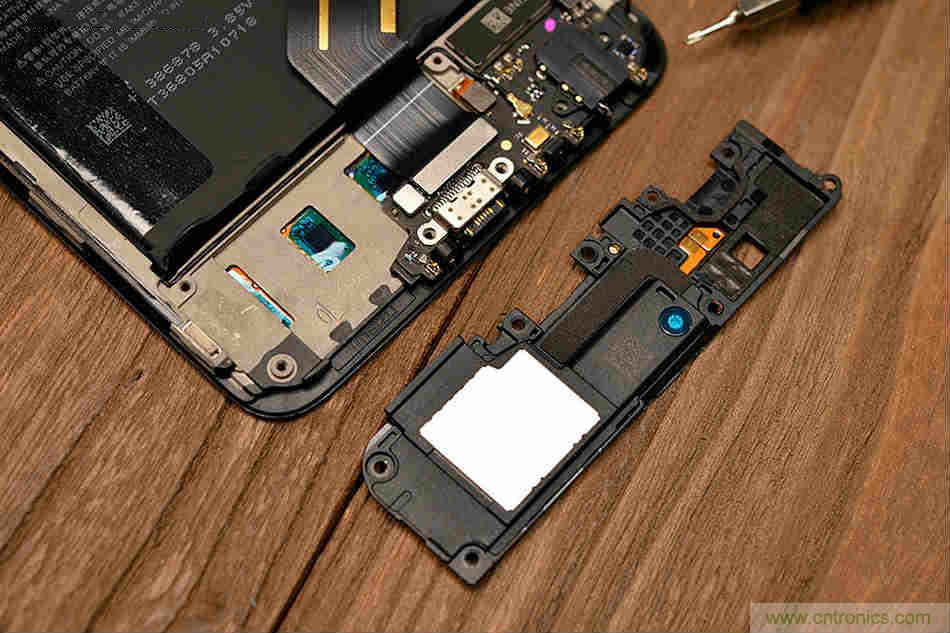 拆解魅族15 Plus：玩轉(zhuǎn)了新概念，但其工藝究竟如何？