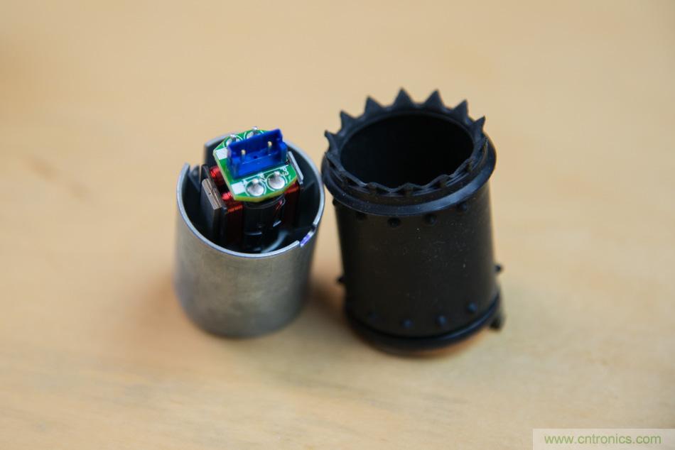 拆解戴森吹風(fēng)機(jī)：近三千元的價(jià)格貴在哪？