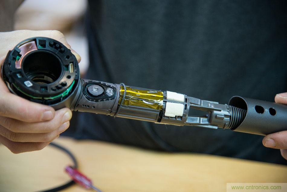 拆解戴森吹風(fēng)機(jī)：近三千元的價(jià)格貴在哪？