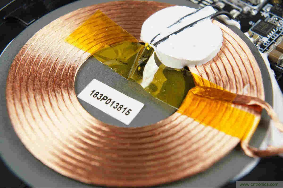 拆解對比：系出同門，小米、紫米無線充電器的差別有多大？