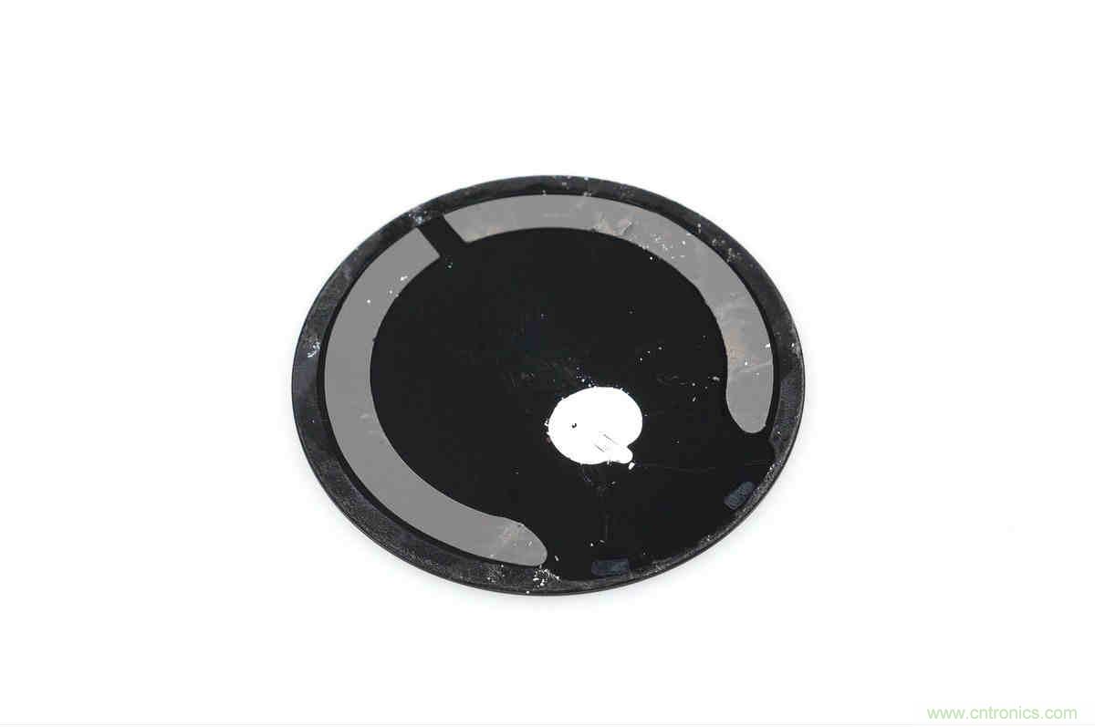 拆解對比：系出同門，小米、紫米無線充電器的差別有多大？