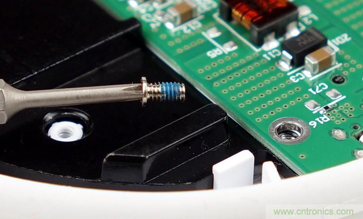 拆解對比：系出同門，小米、紫米無線充電器的差別有多大？