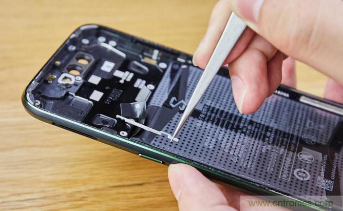 拆解黑鯊手機：多級直觸一體式液冷系統(tǒng)有什么門道？