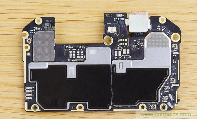 拆解黑鯊手機：多級直觸一體式液冷系統(tǒng)有什么門道？