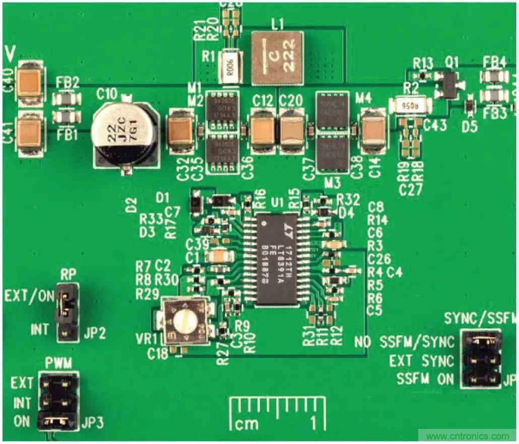 一顆芯驅(qū)動(dòng)整個(gè)車前燈組，這個(gè)控制器是怎么做到滴？