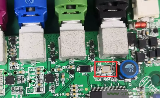 如何通過PCB布局設計來解決EMC問題？