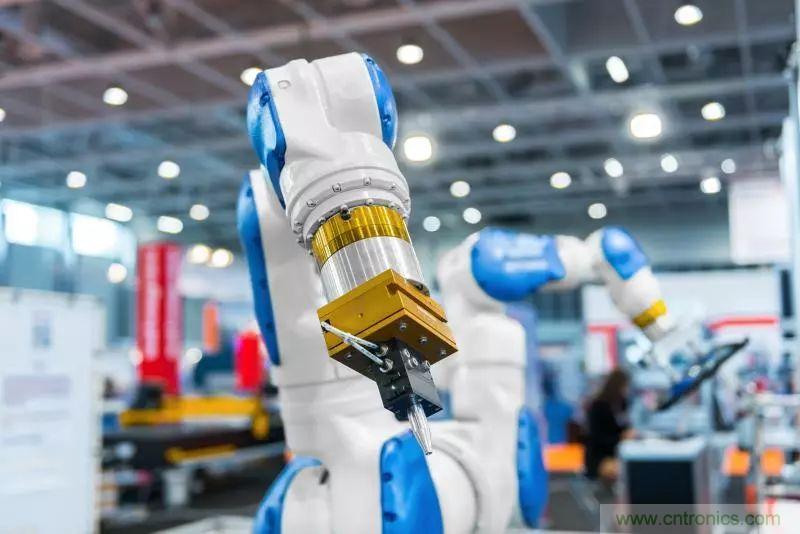 實現(xiàn)機器人的自主性？嵌入式模擬智能可以達到新高度！