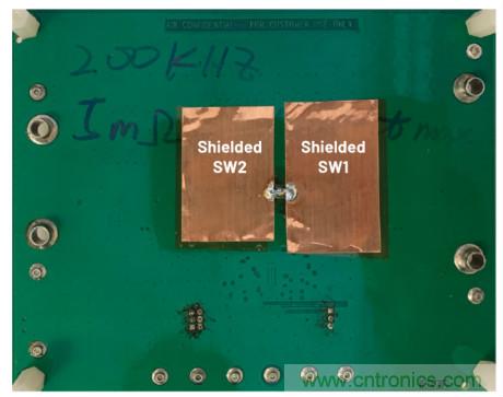 低輻射的4開關降壓-升壓型控制器布局——單熱回路與雙熱回路